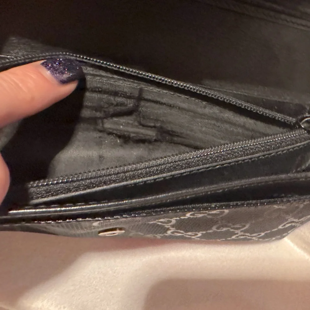 Gucci Black Guccissima Wallet – Authentic Timeless Design, Great Condition - Picture 16 of 16